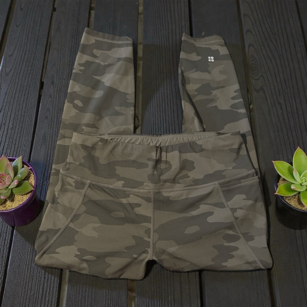 Sweaty Beatty Power 7/8 Workout Camo Leggings Medium